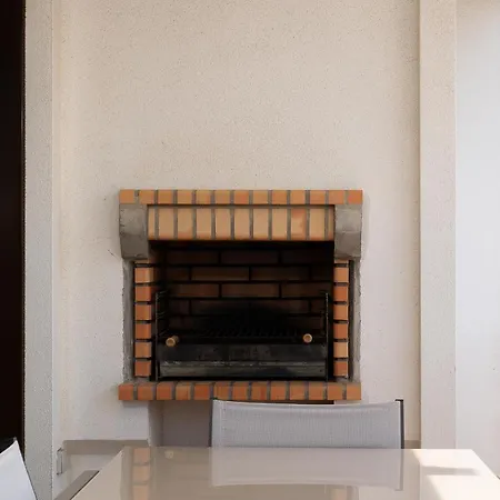 Apartamento Elegance W/ Balcony & Pool By Lovelystay